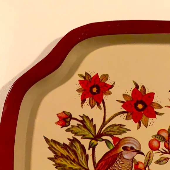 Vintage metal bird tray, Hong Kong - Picture 4 of 9